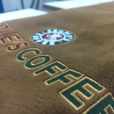 logo Nakışlı Kavrengi Cafe Polar Şalı